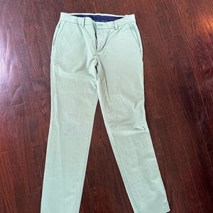 Moss green vineyard vines performance chinos